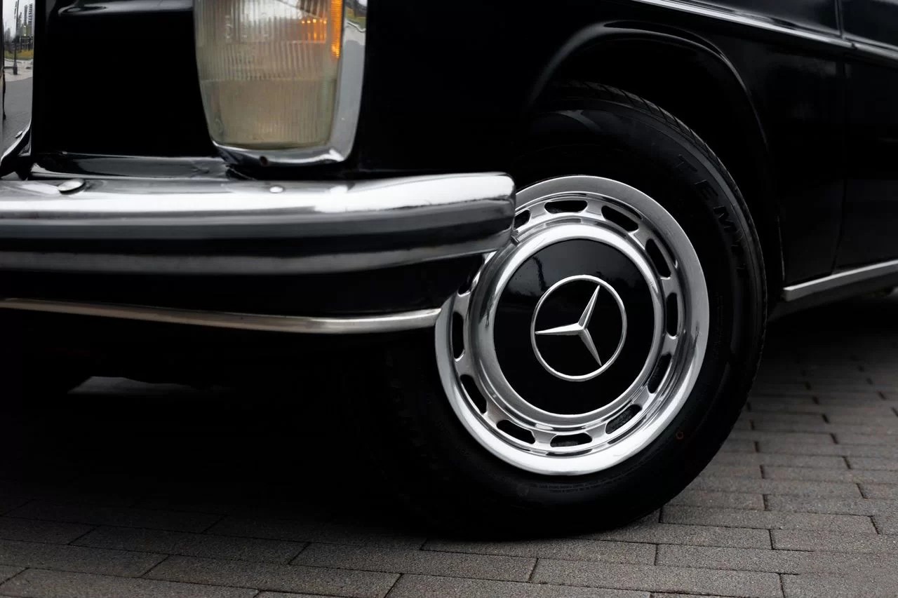 Mercedes-Benz W115 — фото 9